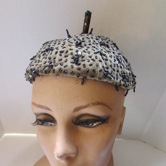 SALE Mid Century Beret Style Hat Olive Green Velvet Black Seed Beads - Picture 9 of 12